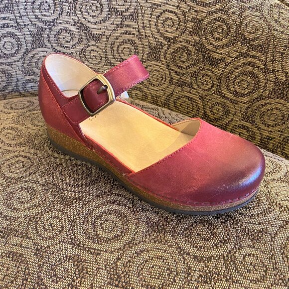 Dansko - Mae Red - Multiple Sizes (NEW W/ BOX) - Picture 1 of 3